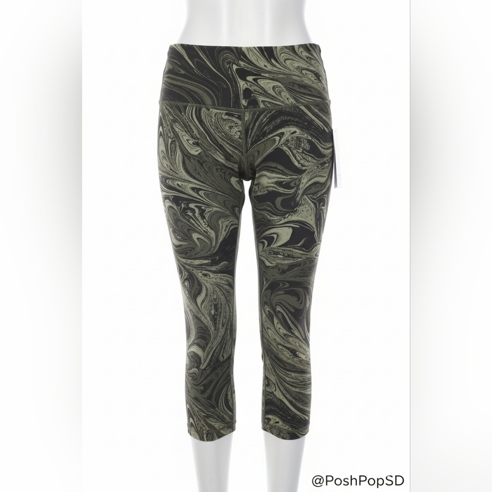 EUC/NWOT Athleta Green Marble Capri Leggings - Picture 2 of 4